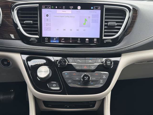 Used 2021 Chrysler Pacifica Limited w/ Uconnect Theater Family Group AWD/4WD image 27