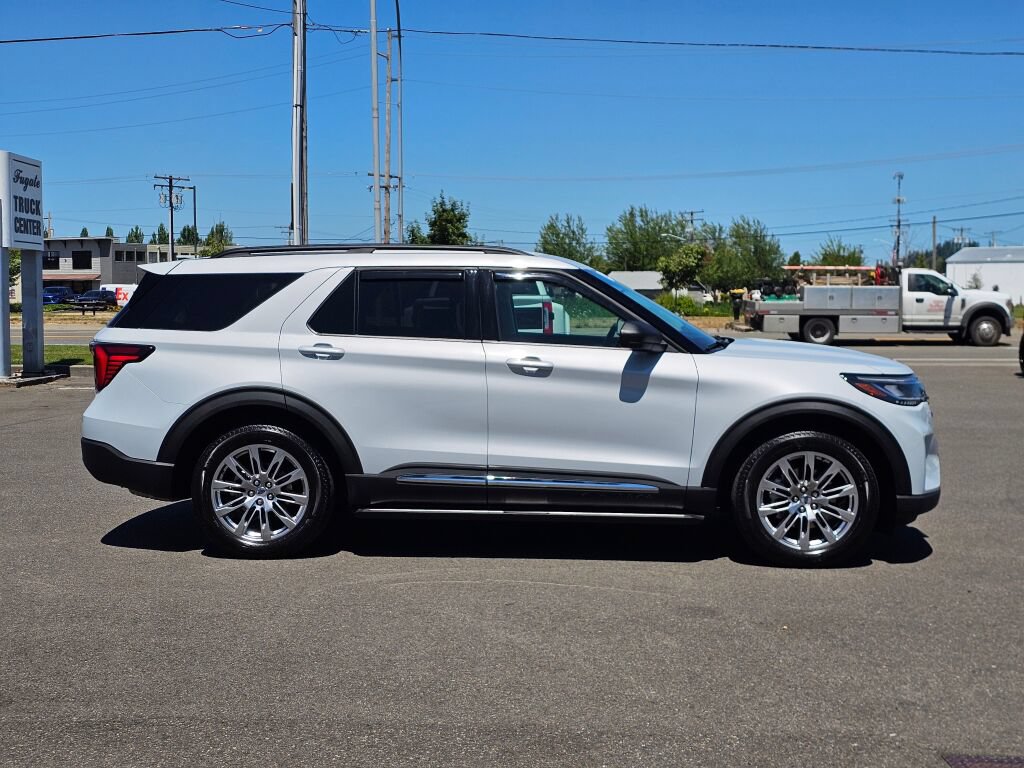 Certified 2025 Ford Explorer Active w/ Active Comfort Package AWD/4WD image 5