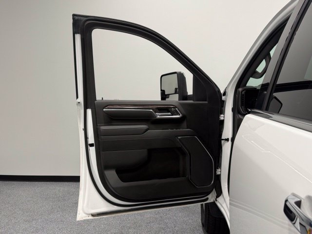 Used 2024 Chevrolet Silverado 2500 LTZ AWD/4WD image 9