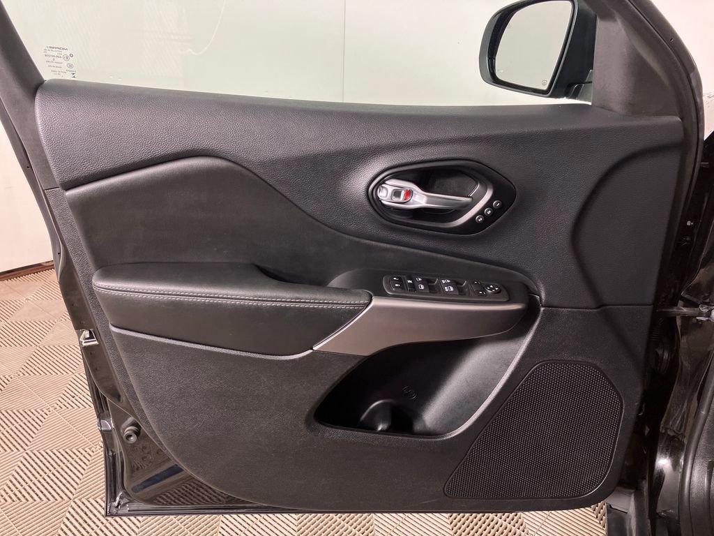 Used 2022 Jeep Cherokee Limited image 16