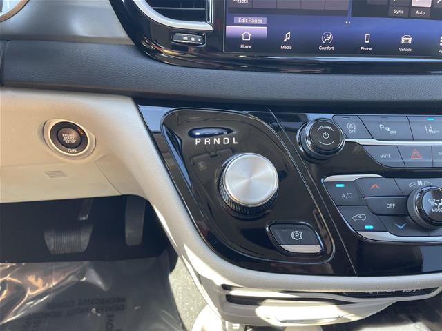Used 2024 Chrysler Pacifica Touring-L FWD image 30