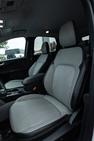Certified 2025 Ford Escape Platinum w/ Premium Technology Package image 12