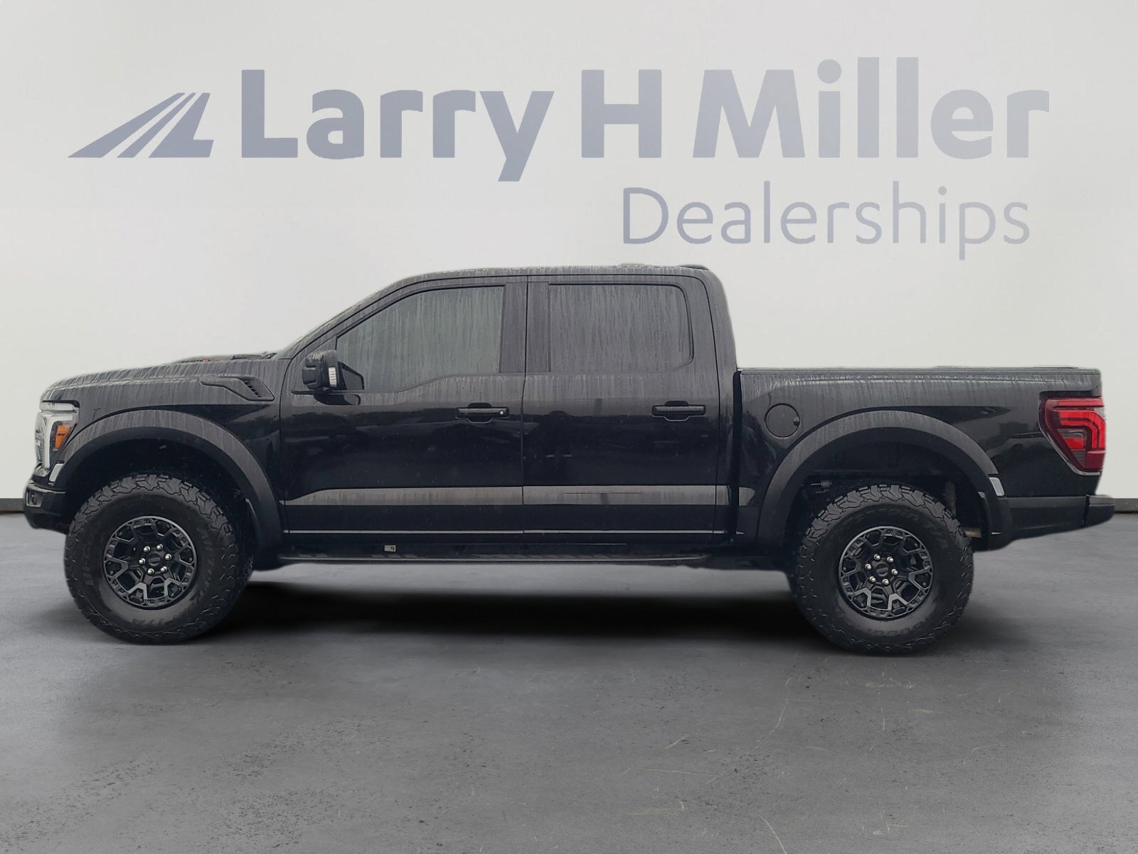 Certified 2025 Ford F150 Raptor w/ Equipment Group 803A Raptor R AWD/4WD image 2