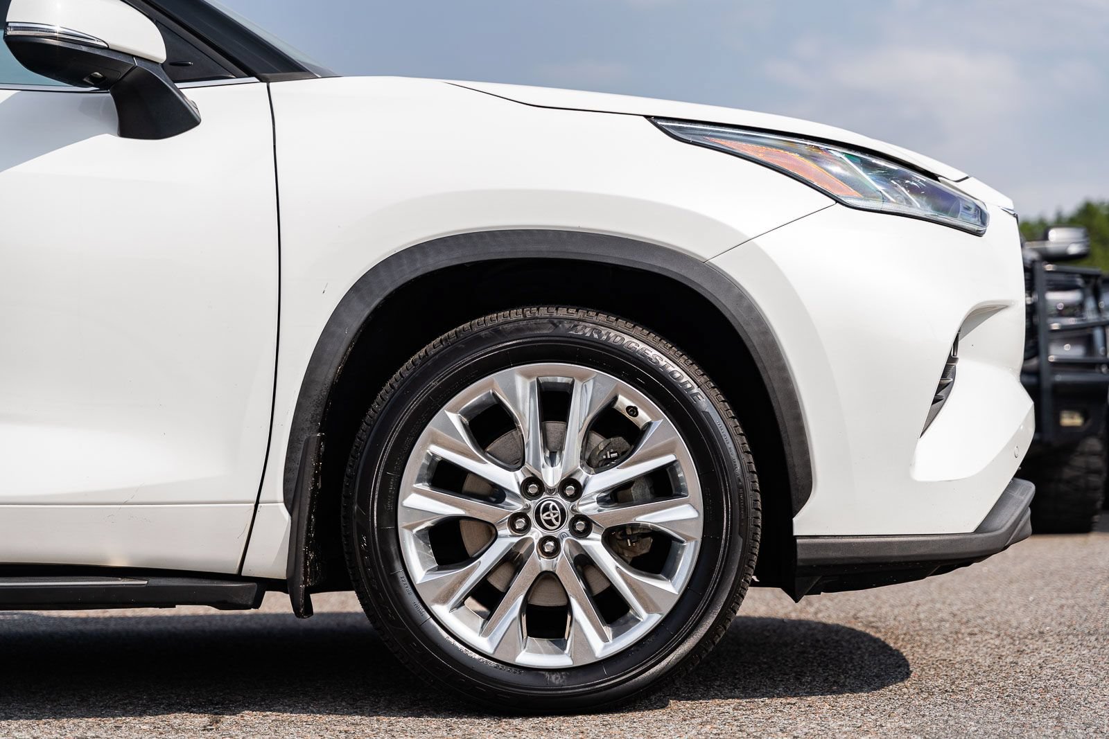 Used 2020 Toyota Highlander Limited FWD image 9