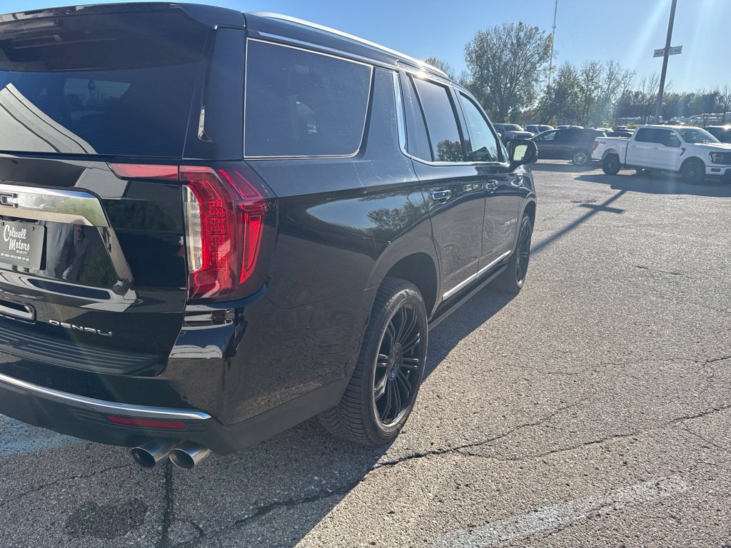 Used 2022 GMC Yukon Denali w/ Advanced Technology Package AWD/4WD image 3
