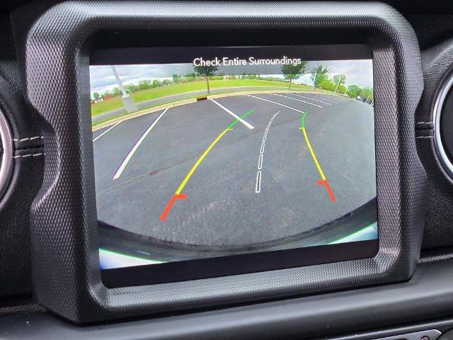 Used 2019 Jeep Wrangler Unlimited Sahara w/ Dual Top Group AWD/4WD image 23