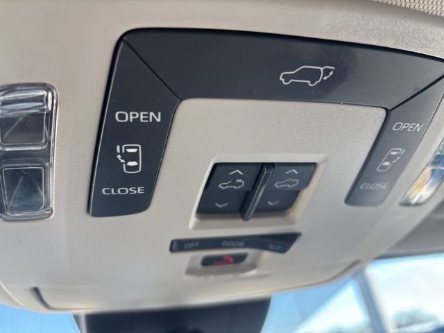 Used 2024 Toyota Sienna XLE image 21