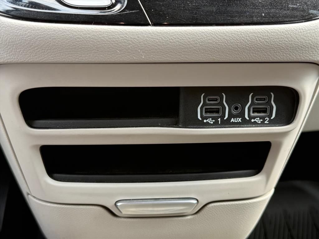 Used 2023 Chrysler Voyager LX FWD image 17