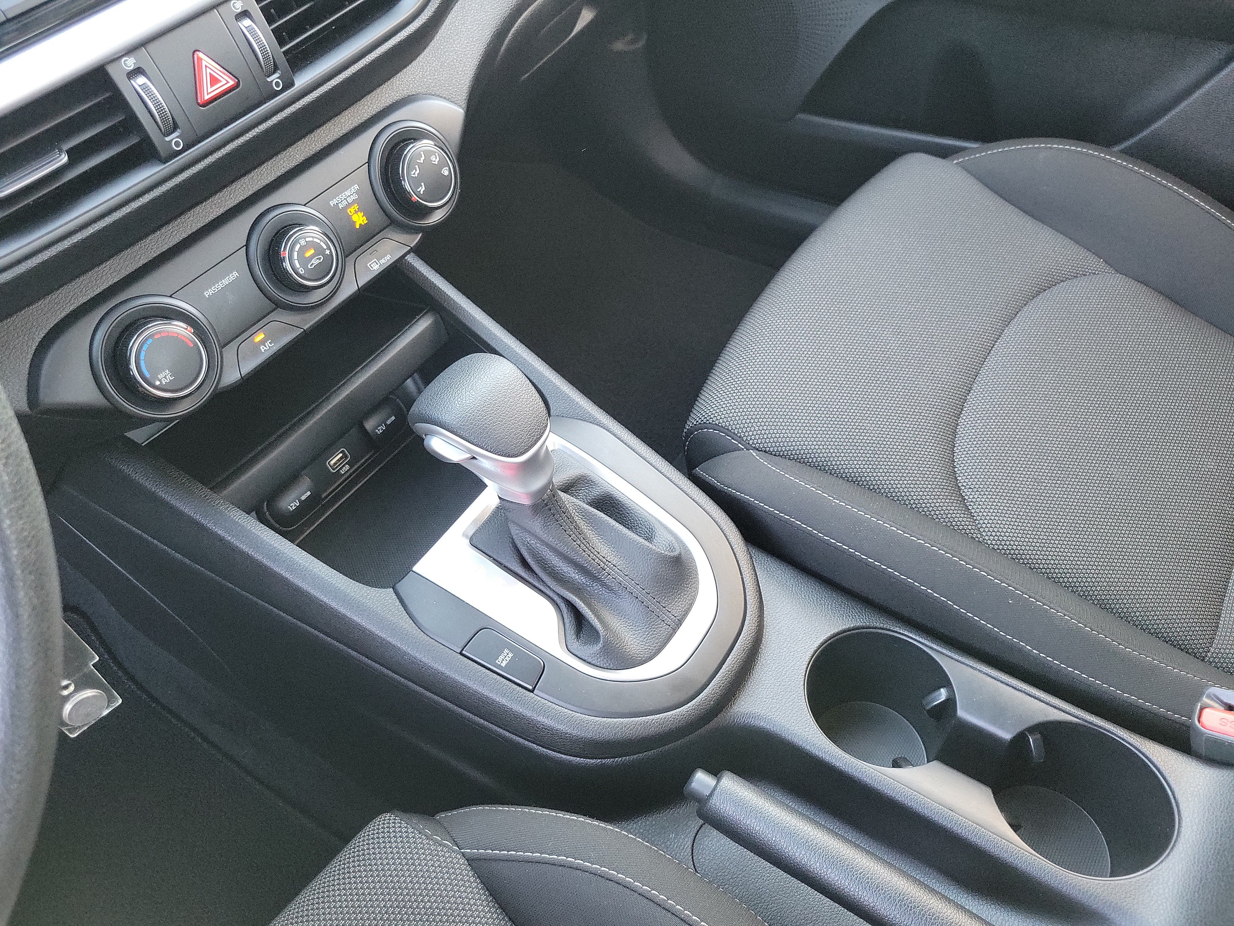 Used 2023 Kia Forte LXS w/ LXS Technology Package FWD image 8