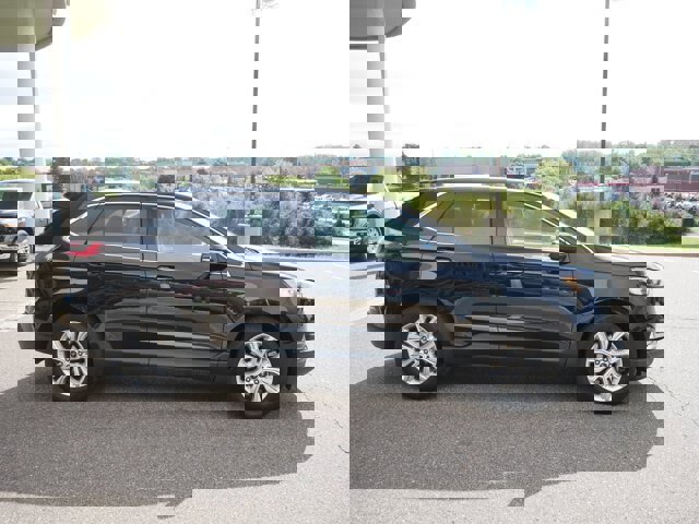 Certified 2024 Ford Edge Titanium image 2