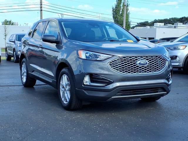 Certified 2024 Ford Edge SEL w/ Convenience Package AWD/4WD image 3