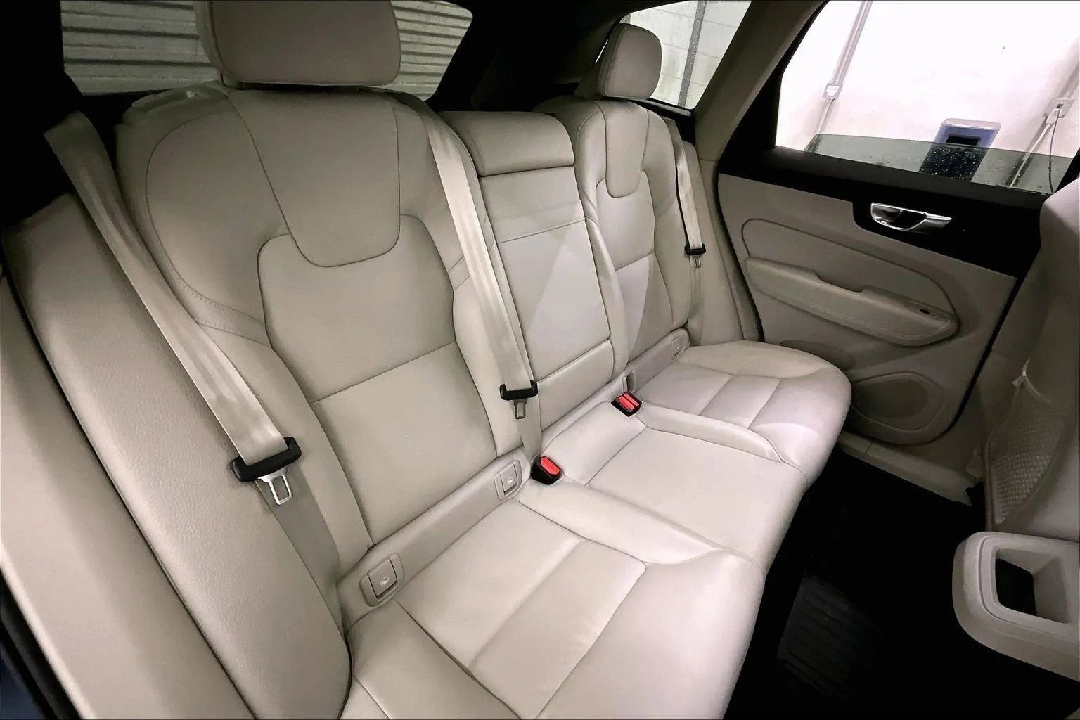 Used 2021 Volvo XC60 T5 Momentum w/ Premium Package image 26