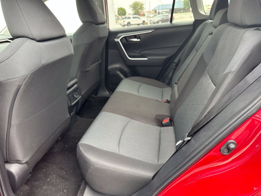 Used 2025 Toyota RAV4 XLE AWD/4WD image 18
