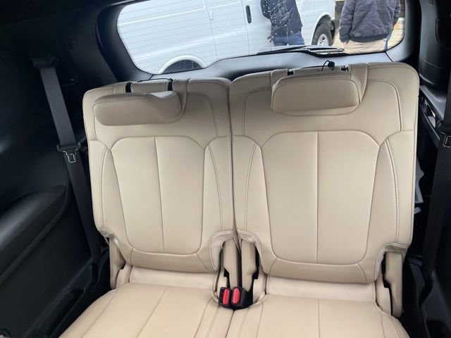 Used 2024 Jeep Grand Cherokee L Limited image 15