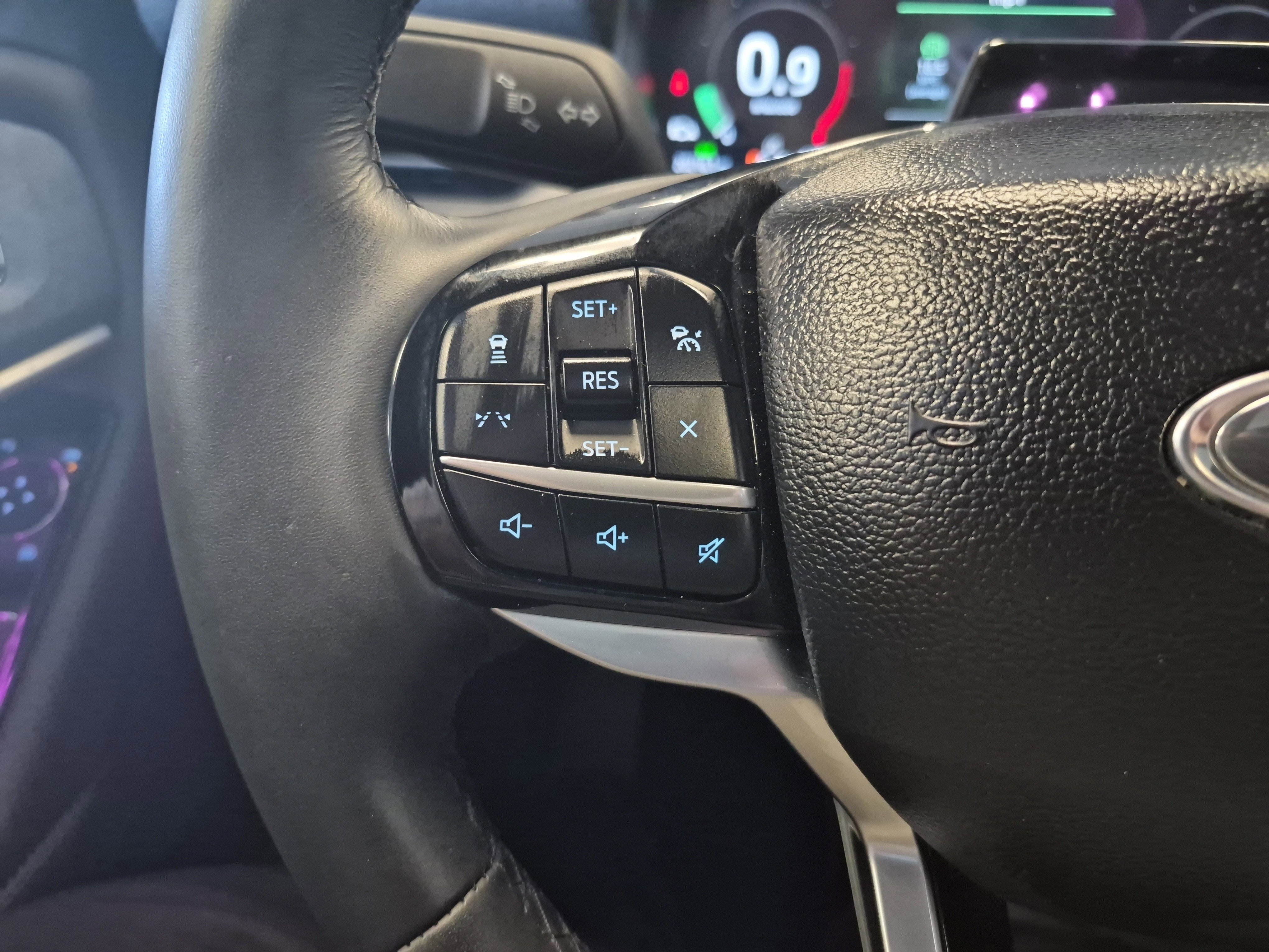 Certified 2025 Ford Explorer Platinum image 26