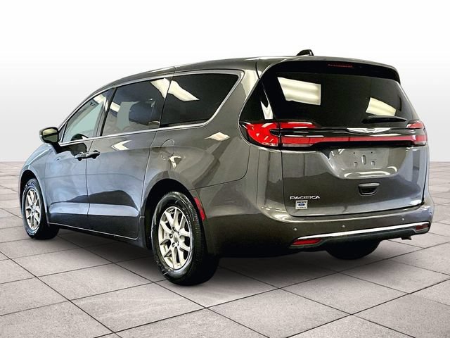 Used 2023 Chrysler Pacifica Touring-L FWD image 10