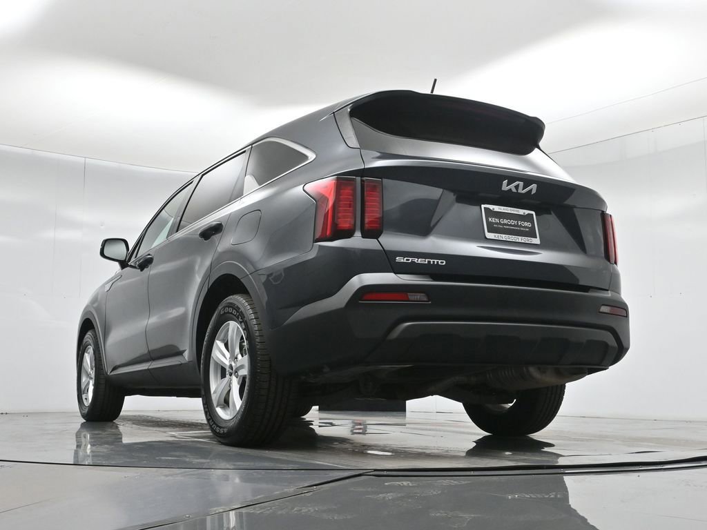 Used 2023 Kia Sorento LX image 23