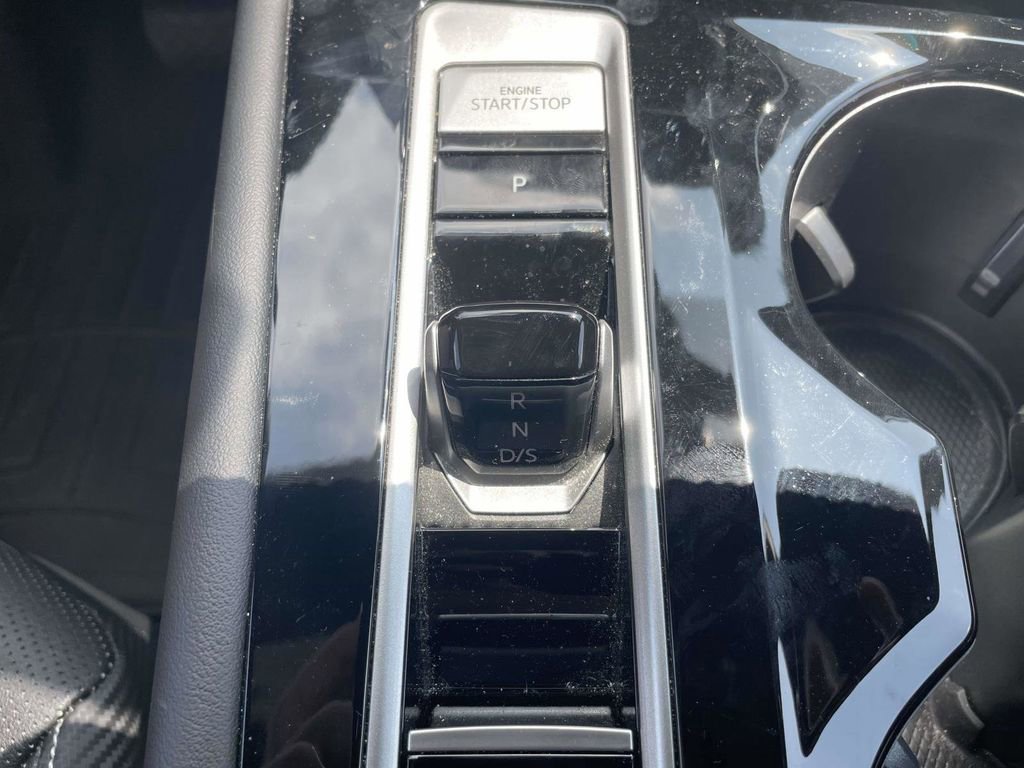 Used 2024 Volkswagen Atlas Cross Sport SE FWD image 17