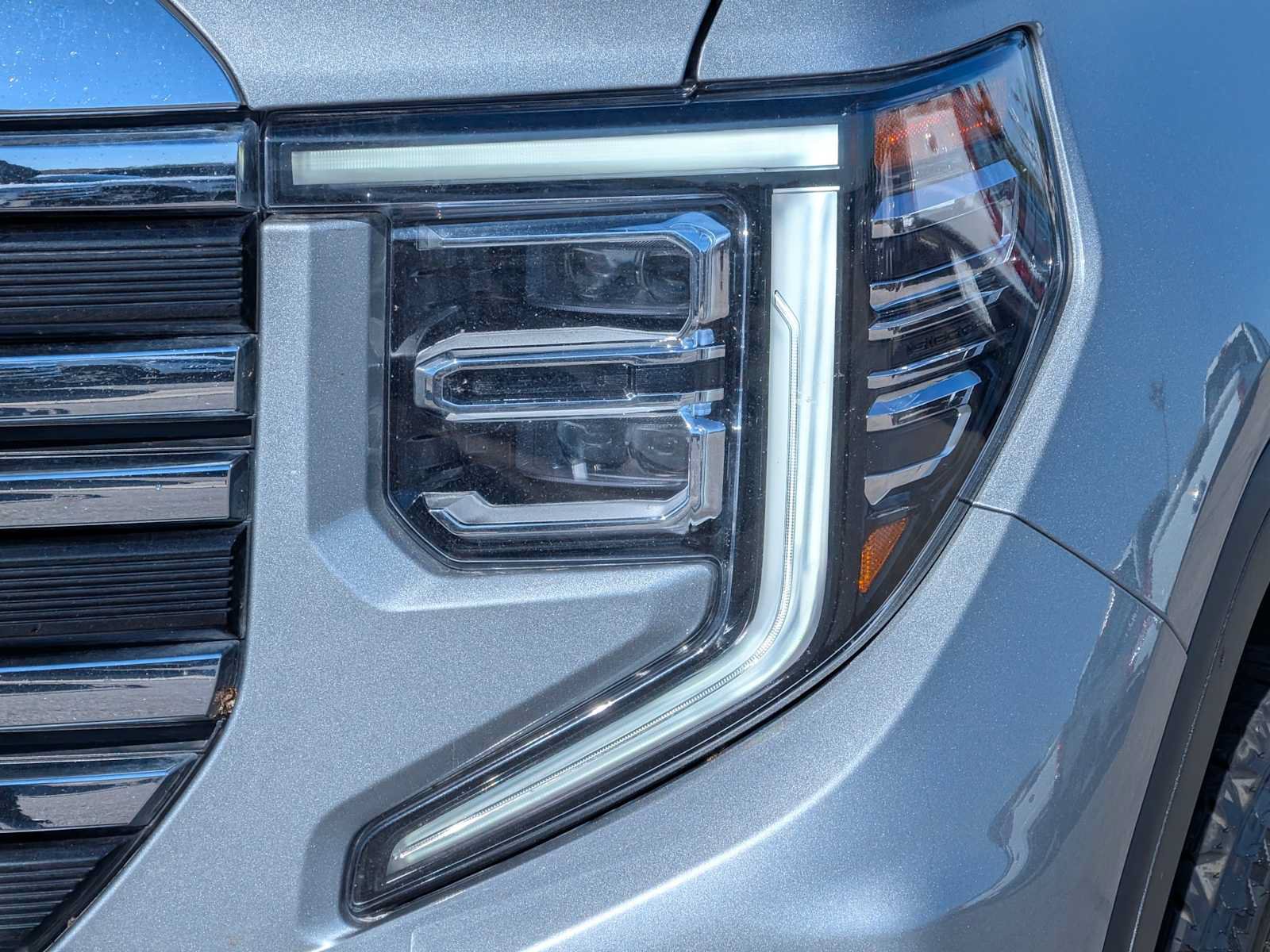 Used 2025 GMC Sierra 1500 SLT AWD/4WD image 10