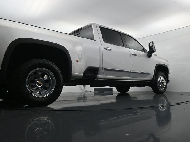 Used 2025 Chevrolet Silverado 3500 High Country w/ High Country Premium Package AWD/4WD image 37