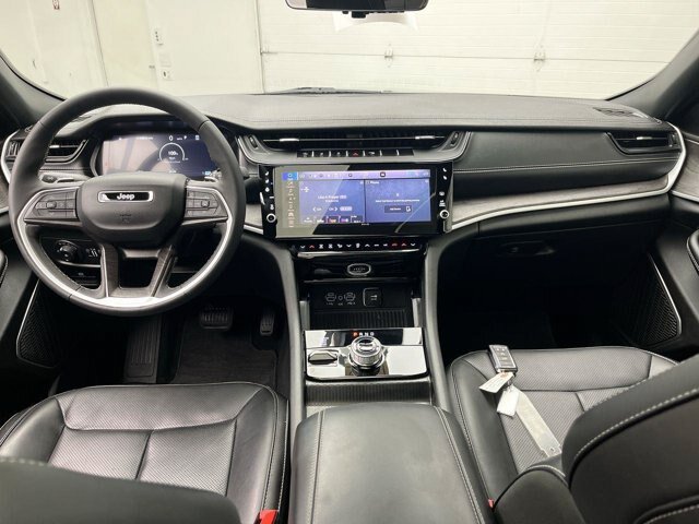 Used 2026 Jeep Grand Cherokee Limited AWD/4WD image 4