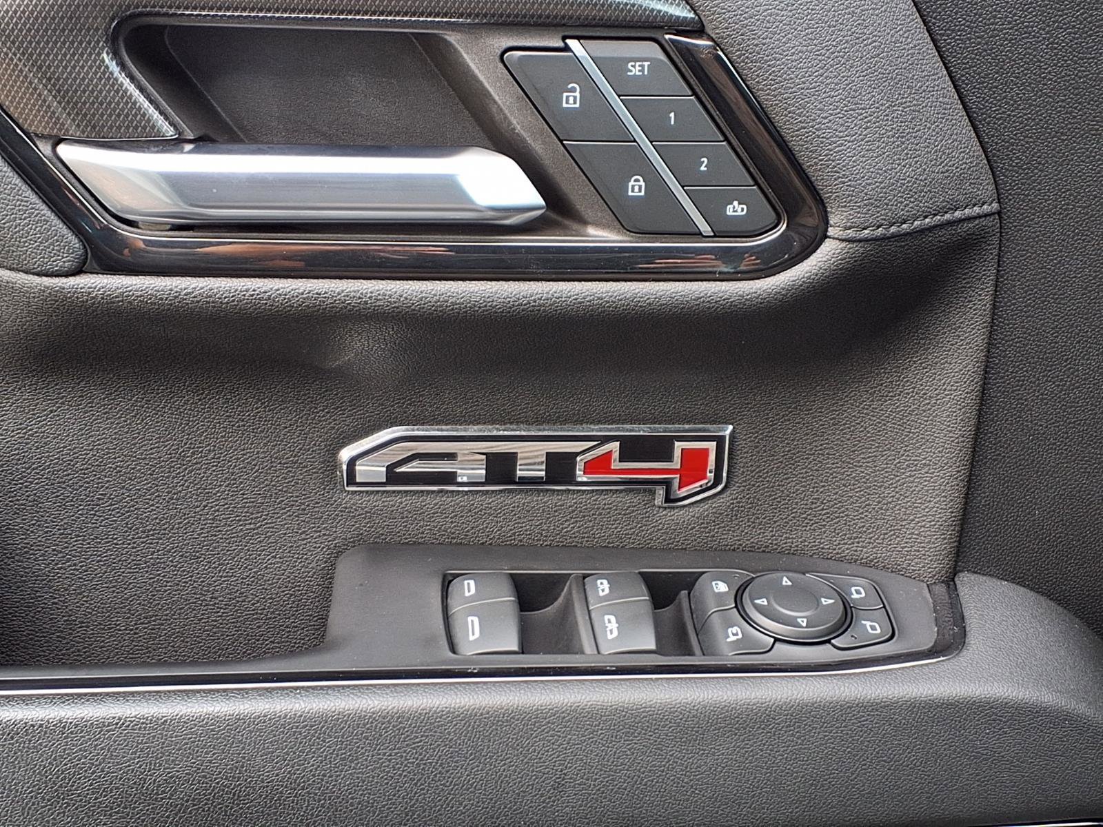 Used 2024 GMC Sierra 1500 AT4 w/ Technology Package AWD/4WD image 17