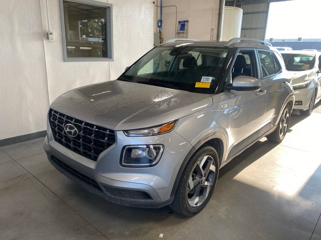 Used 2025 Hyundai Venue SEL FWD image 2