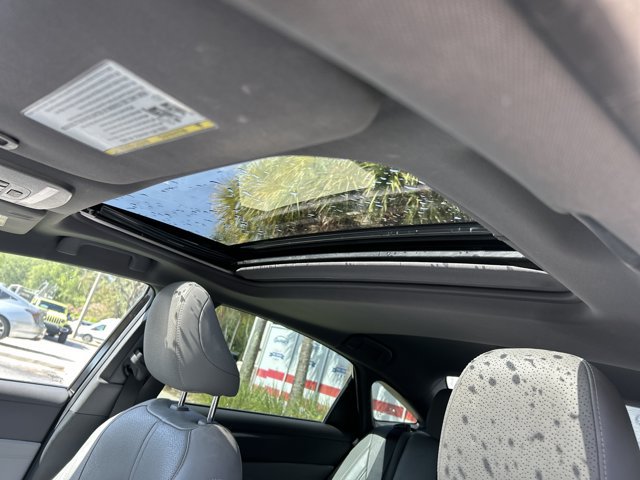 Used 2019 Toyota Avalon Limited FWD image 18