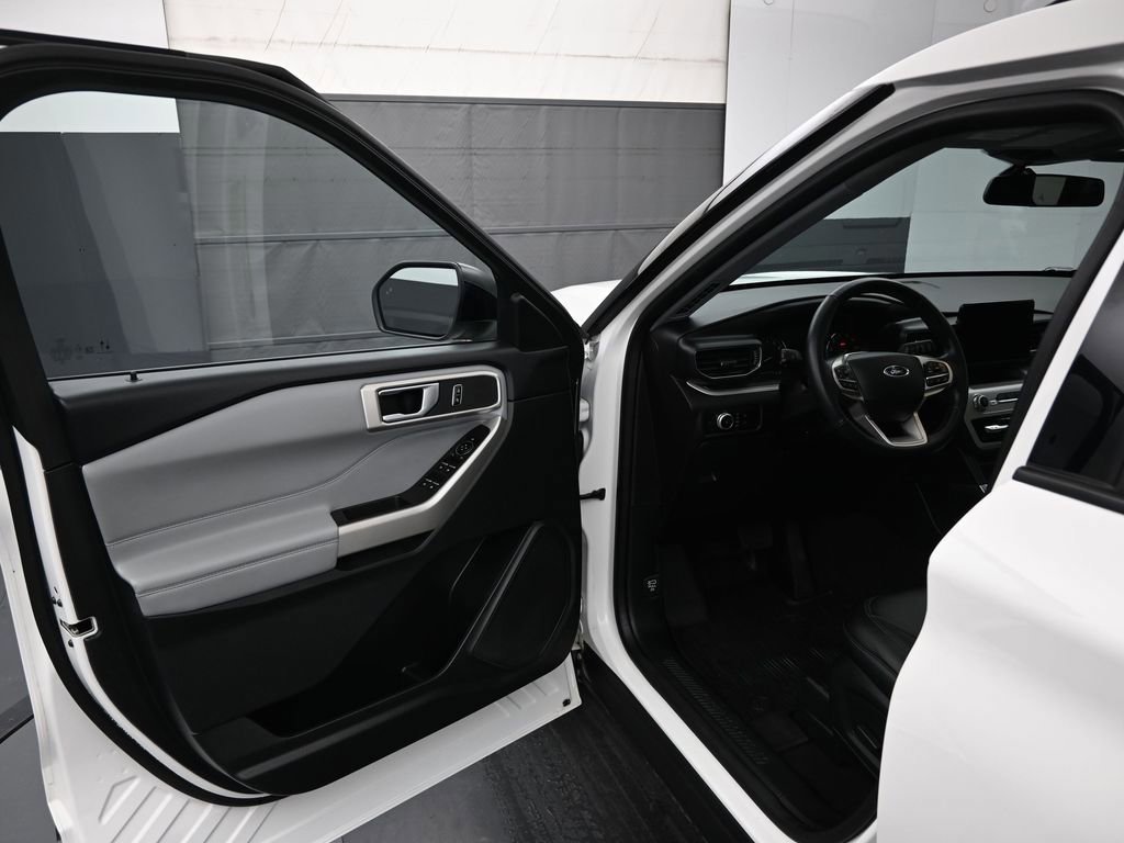 Certified 2023 Ford Explorer XLT w/ Equipment Group 202A image 36