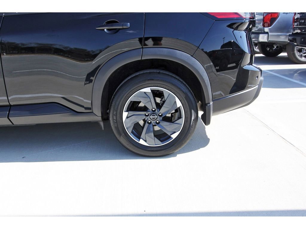 Used 2024 Nissan Rogue SV w/ SV Premium Package image 29