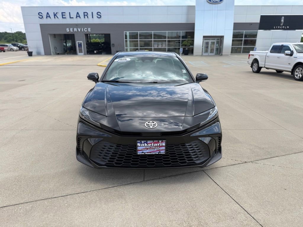 Used 2025 Toyota Camry SE FWD image 2