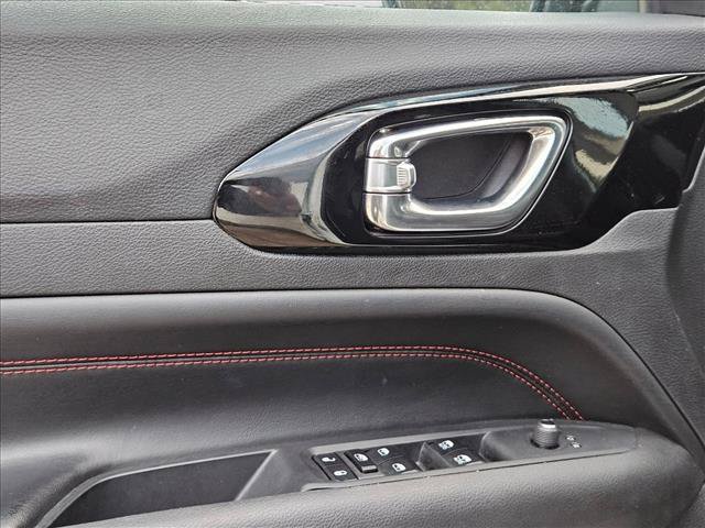 Used 2025 Jeep Compass Trailhawk AWD/4WD image 27