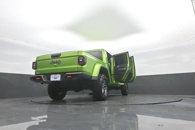 Used 2025 Jeep Gladiator Mojave w/ Convenience Group AWD/4WD image 38