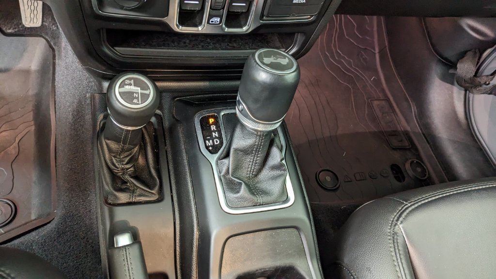 Used 2021 Jeep Wrangler Unlimited Sahara AWD/4WD image 31
