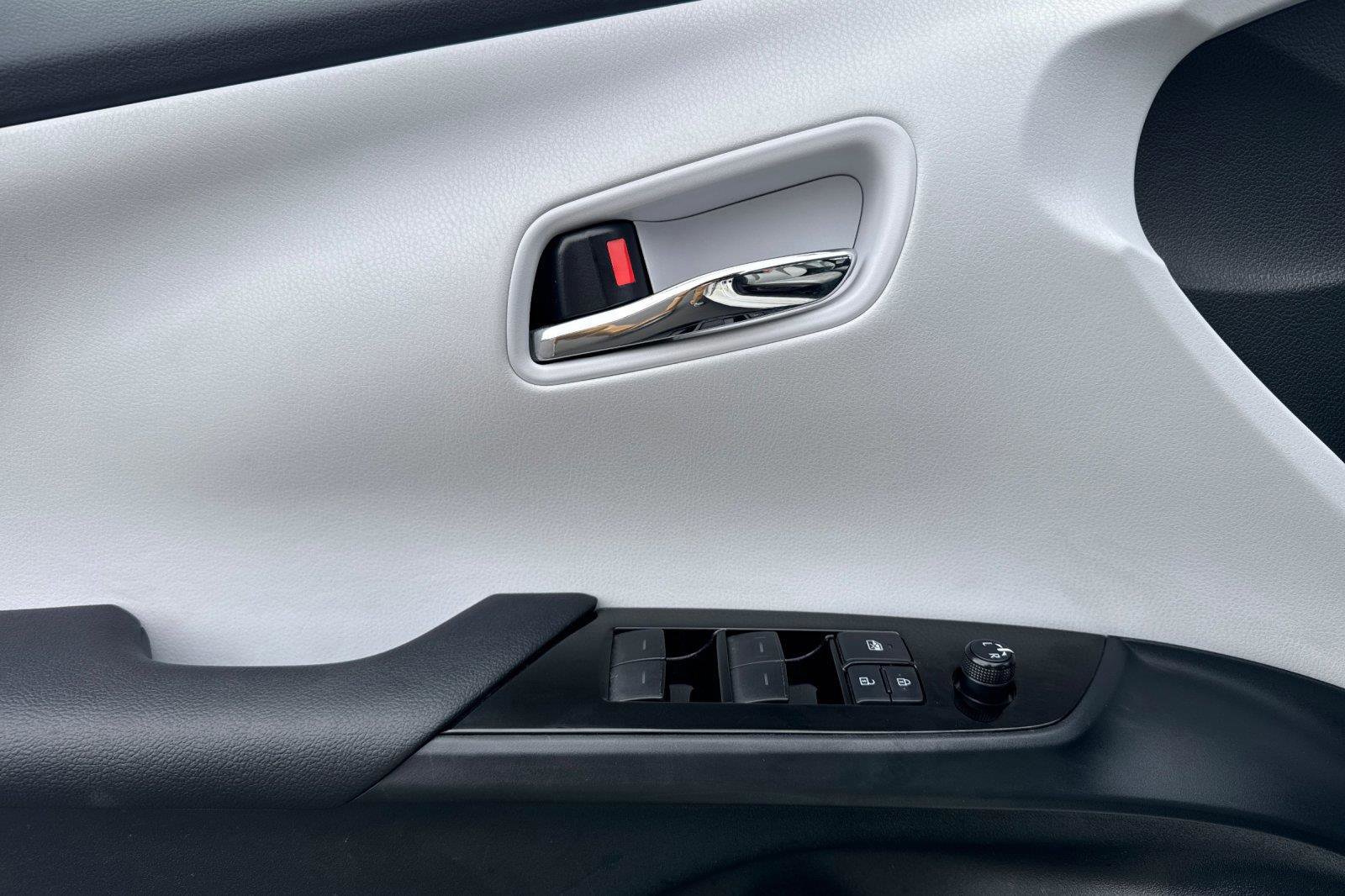 Used 2020 Toyota Prius Prime Limited image 16