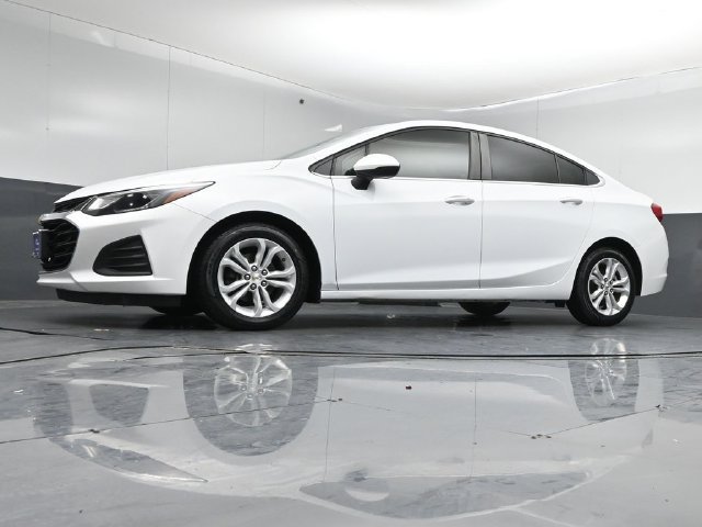 Used 2019 Chevrolet Cruze LT w/ Convenience Package FWD image 38
