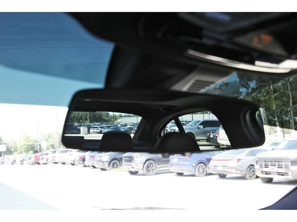 Used 2024 BMW 330i Sedan w/ Convenience Package RWD image 25