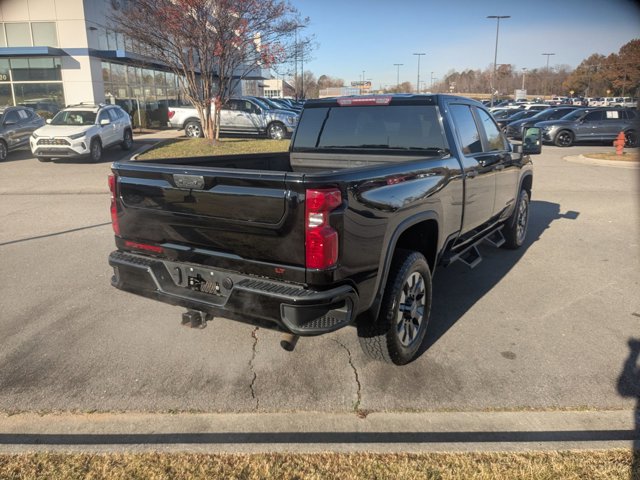 Used 2022 Chevrolet Silverado 2500 Custom w/ Custom Value Package image 3
