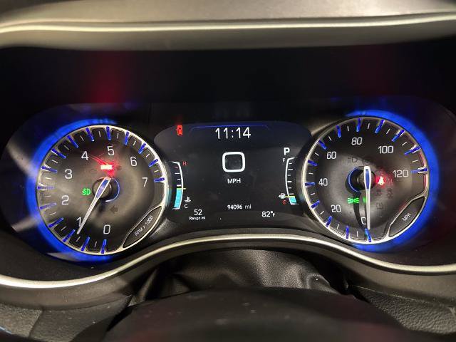 Used 2021 Chrysler Pacifica Touring-L FWD image 23
