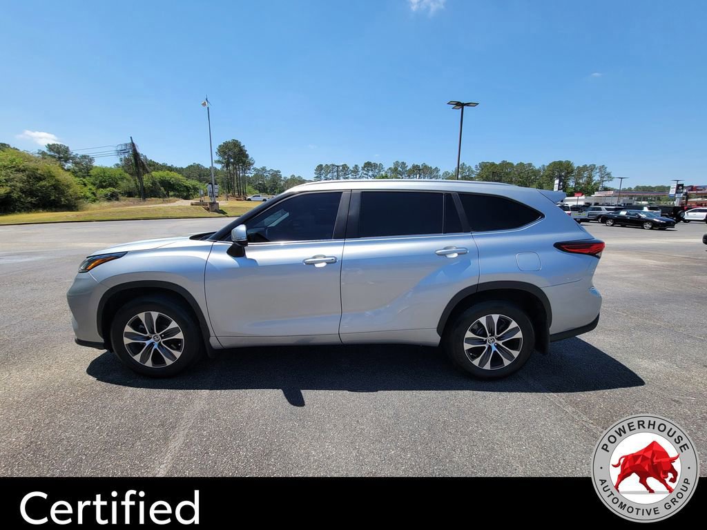 Used 2023 Toyota Highlander XLE AWD/4WD image 2