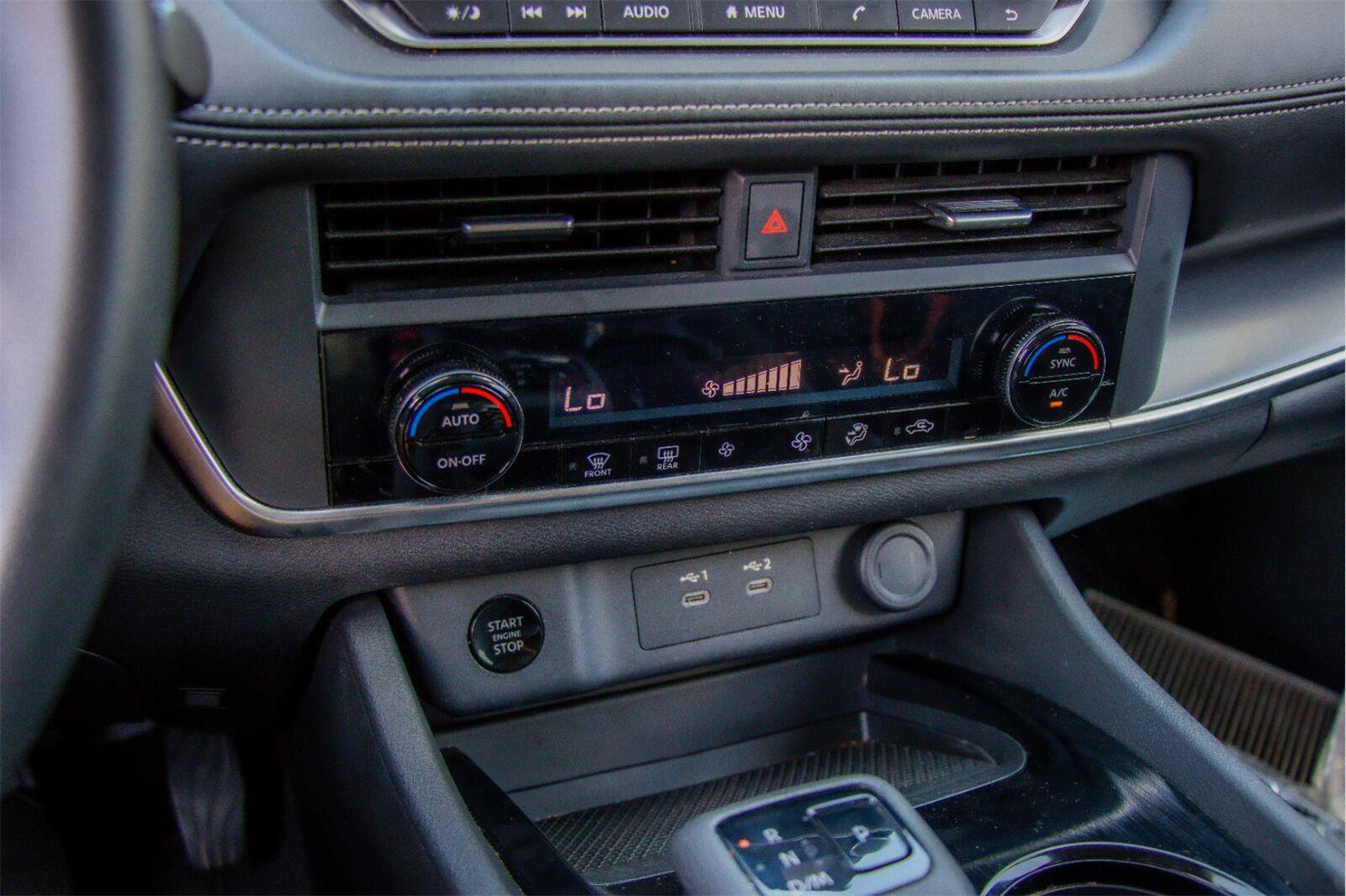 Used 2024 Nissan Rogue SV AWD/4WD image 16
