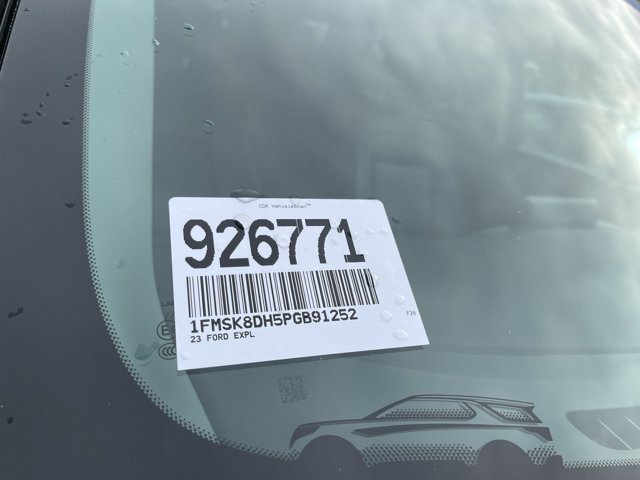 Certified 2023 Ford Explorer XLT w/ Equipment Group 202A AWD/4WD image 3