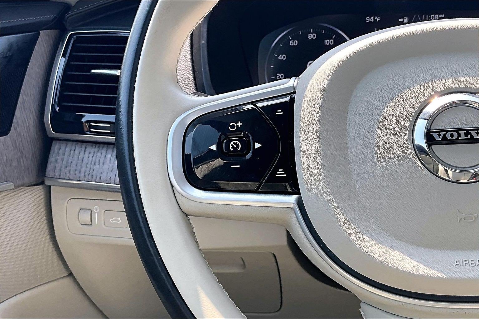 Used 2022 Volvo XC90 T8 Inscription w/ Advanced Package AWD/4WD image 11