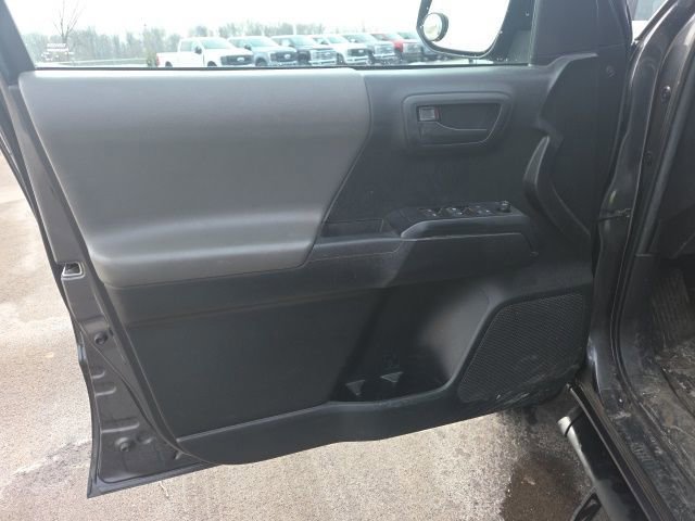 Used 2022 Toyota Tacoma SR image 17