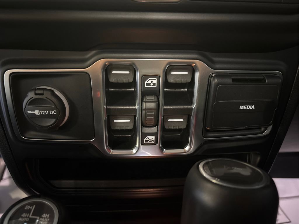 Used 2022 Jeep Wrangler Unlimited Sahara w/ Cold Weather Group image 31