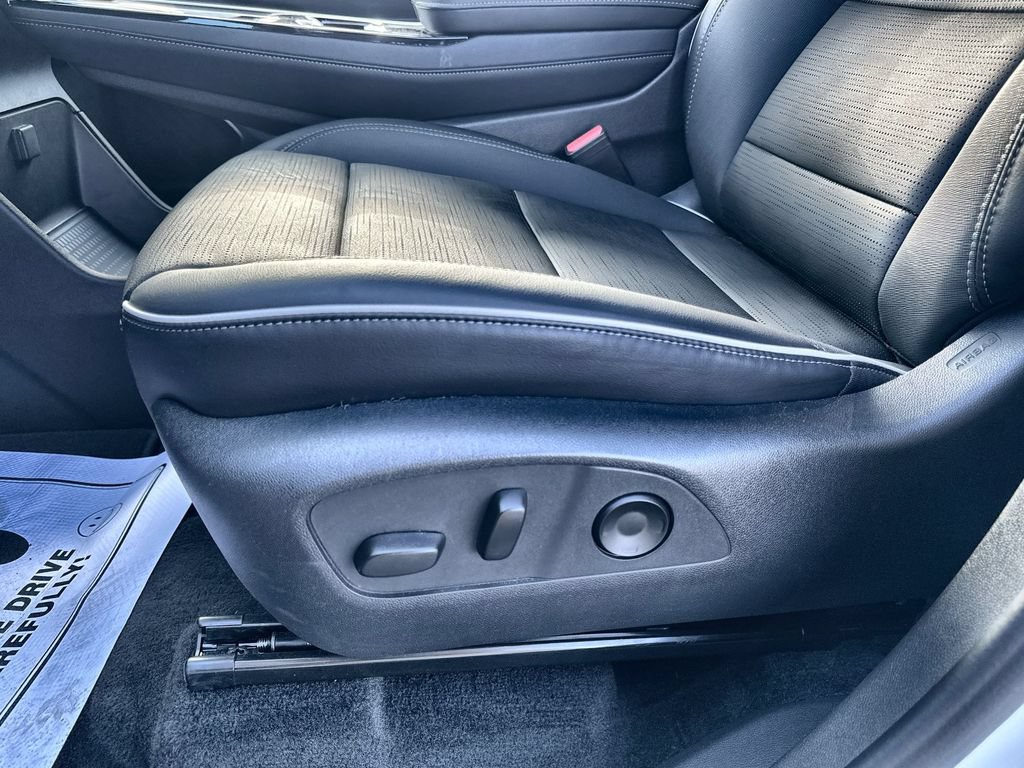Used 2026 Buick Enclave Sport Touring FWD image 3