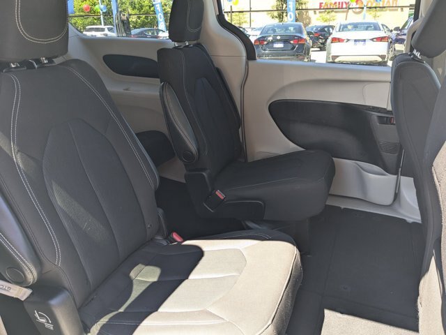 Used 2023 Chrysler Voyager LX FWD image 32