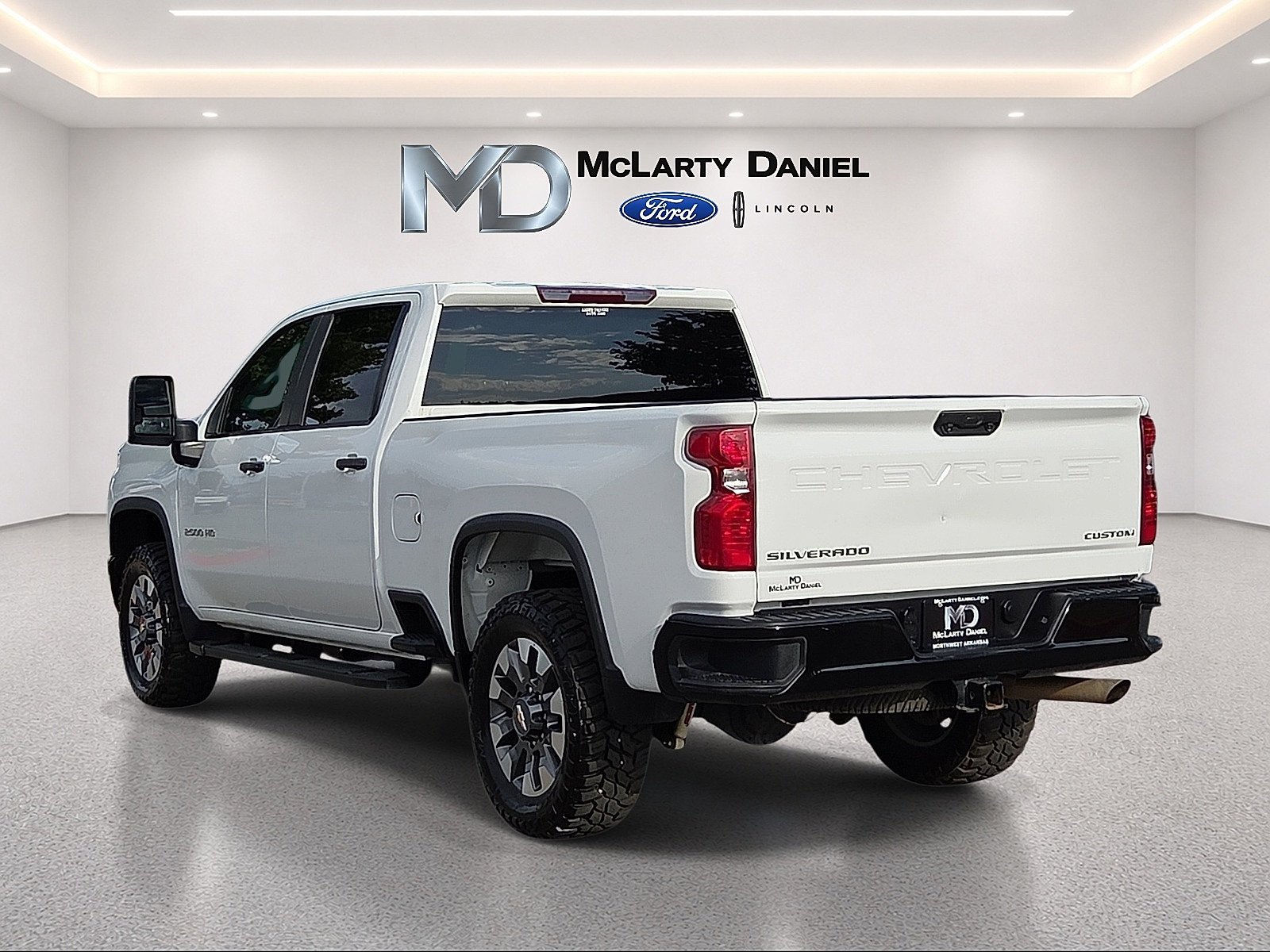 Used 2024 Chevrolet Silverado 2500 Custom w/ Custom Convenience Package AWD/4WD image 4