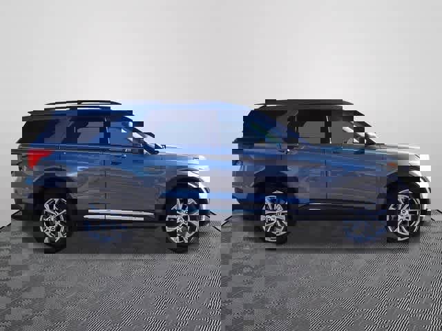 Certified 2022 Ford Explorer XLT w/ Equipment Group 202A image 4