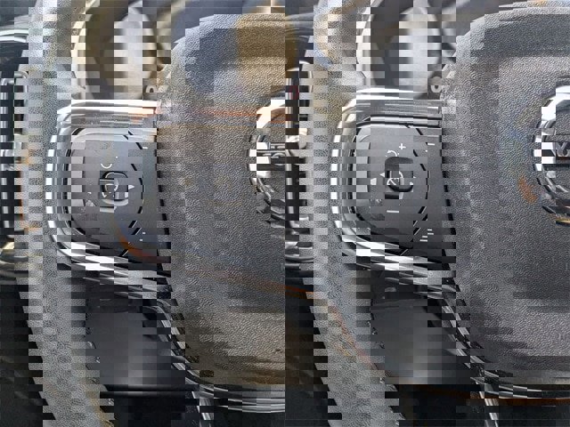 Used 2023 Volvo XC40 B5 Core image 13